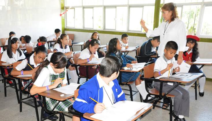 Adelantarán cierre de ciclo escolar por ola de calor