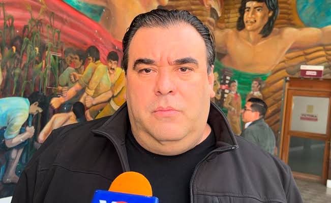 PC regala agua en la calle para evitar golpes de calor