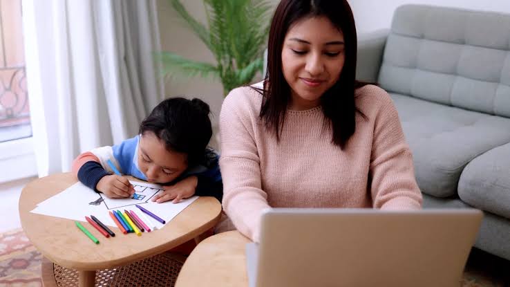 Título: Este 10 de mayo, celebremos a las madres reconociendo su legado: ¿Por qué no llevar primero su apellido?