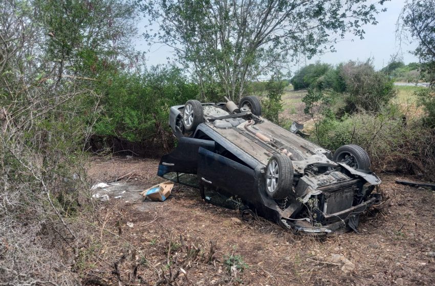 Guardia Estatal atiende volcadura en la carretera Victoria-Monterrey