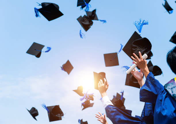 SET lanza advertencia a escuelas que condicionan graduaciones con dinero