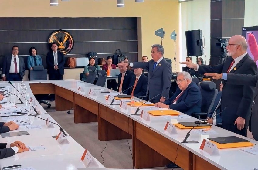  Toman protesta nuevos integrantes del Patronato de la UAT