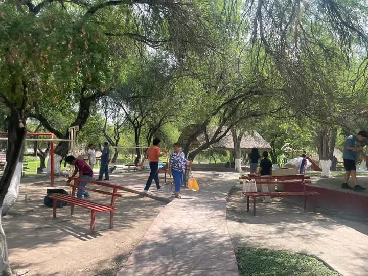Alumnos del CBTis 210 limpian “El Ojito”