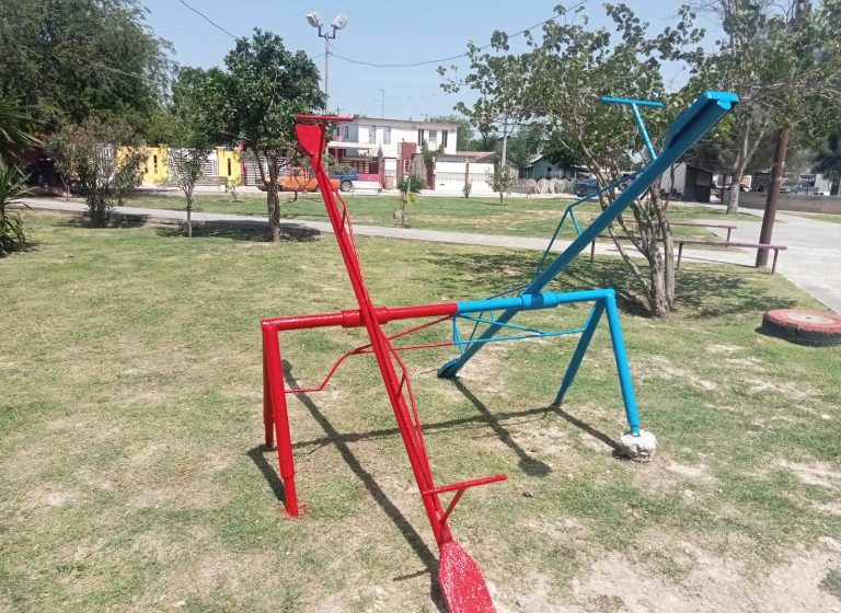 Restauran cuadrillas municipales pintura de infraestructura urbana en Reynosa