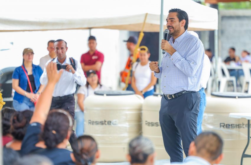  Llevó Alcalde Carlos Peña Ortiz apoyos al fraccionamiento Hacienda las Bugambilias