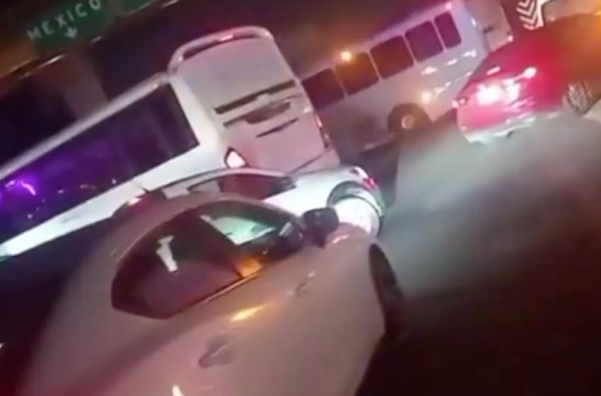 Hartos de la inseguridad, traileros bloquean la autopista México-Puebla