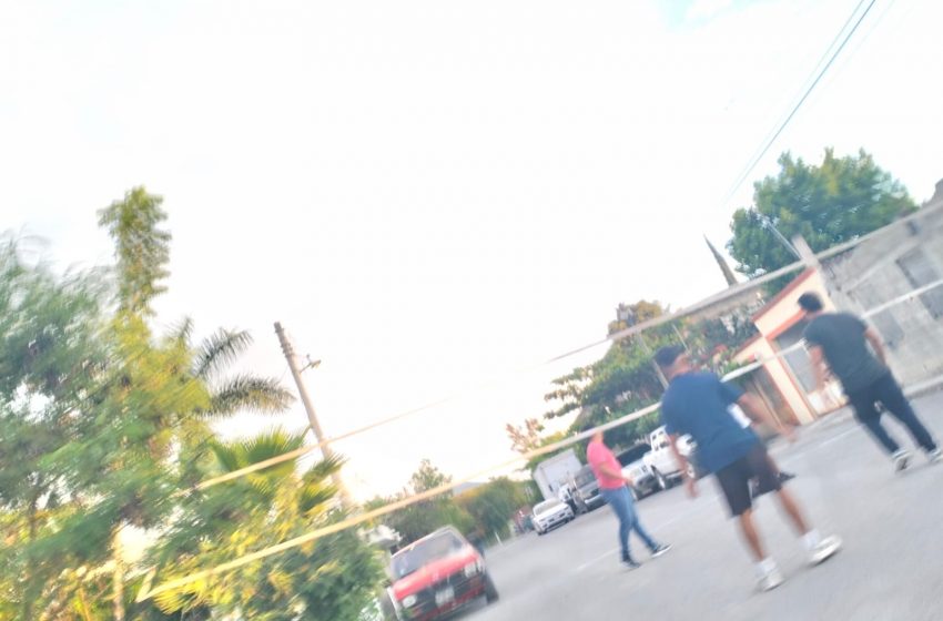  Vecinos acusan a regidor de Jaumave de cerrar calle para partidos privados de vóleibol