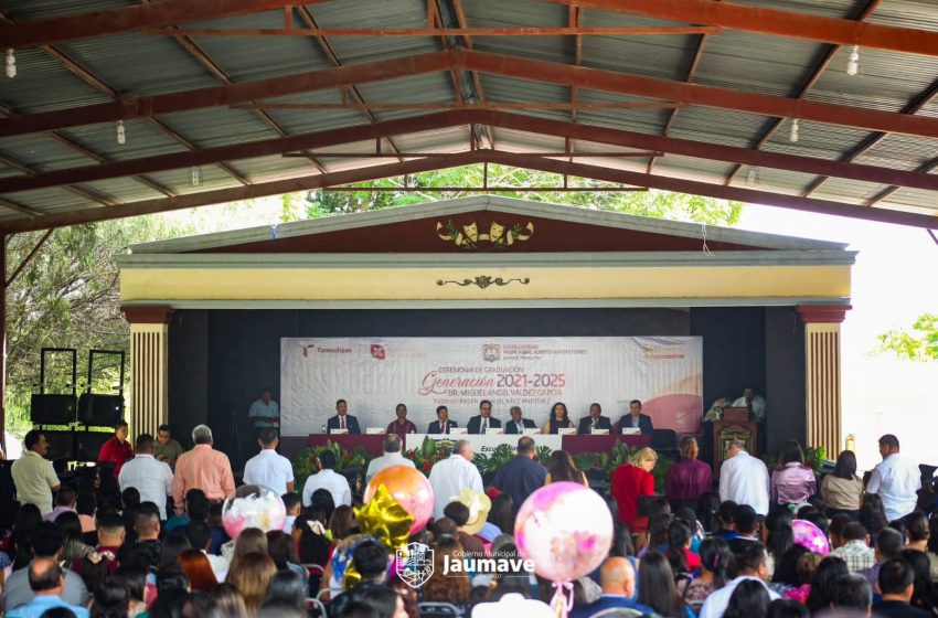 Egresan 92 nuevas docentes en emotiva ceremonia de graduación en Jaumave