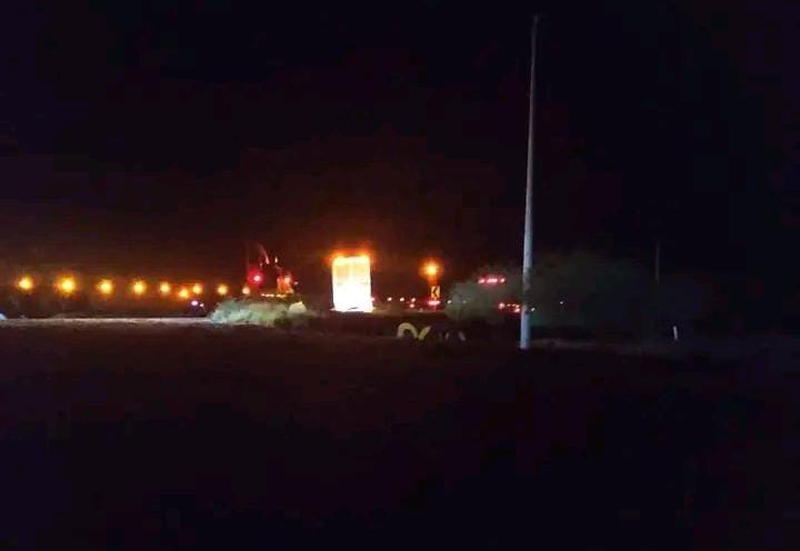 Insólito vuelca tráiler con mango en Matías García y no hay rapiña