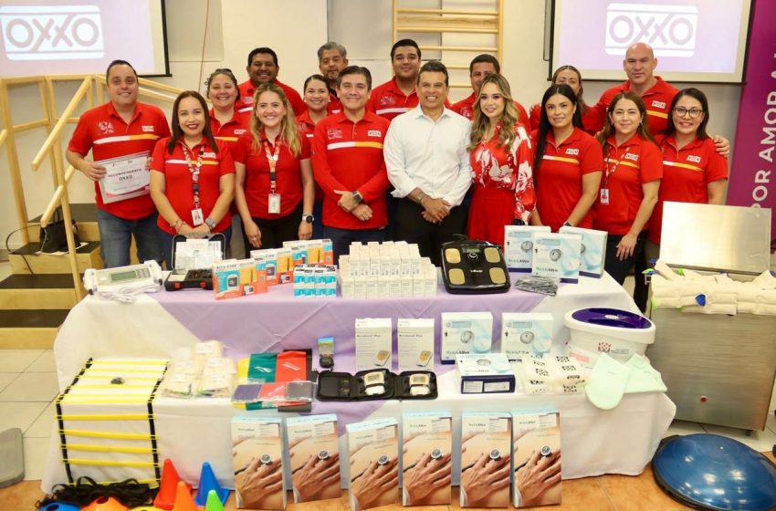  Recibe DIF Victoria equipo médico de cadena comercial OXXO.