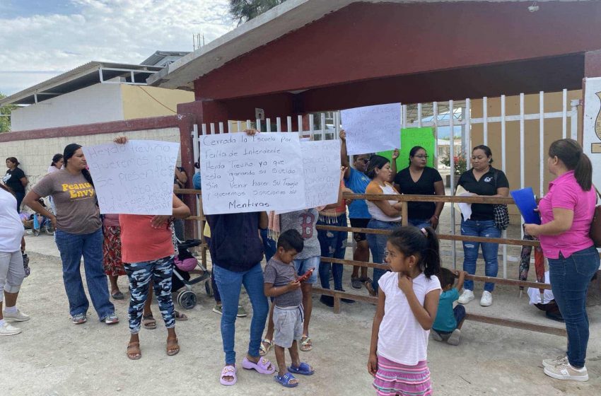 Apenas inicia el ciclo y cierran la escuela de Lázaro Cárdenas