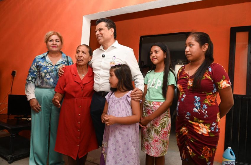  Entrega Lalo Gattás vivienda a familia de la Esfuerzo Popular.