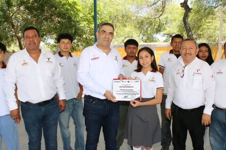  Reconocen a alumna del CEMSAD 38 Santa Ana de Nahola por su talento fotográfico