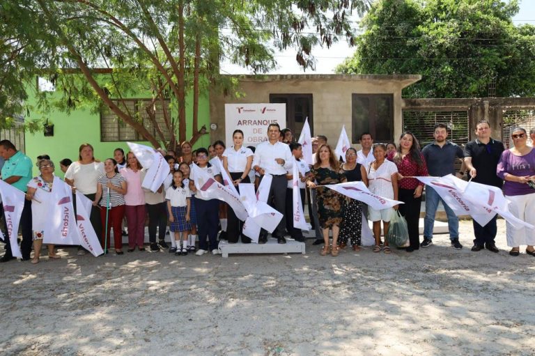 Inicia Municipio una obra más de pavimentación en la colonia Lázaro Cárdenas.