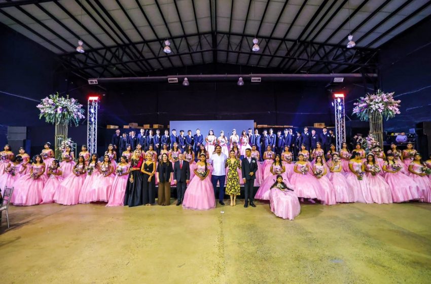  Festejó Alcalde de Reynosa a 82 jóvenes y señoritas en “Mis Quince”