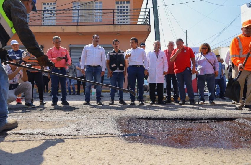  Refuerza gobierno deVictoria bacheo en rutasde salud y transporte.