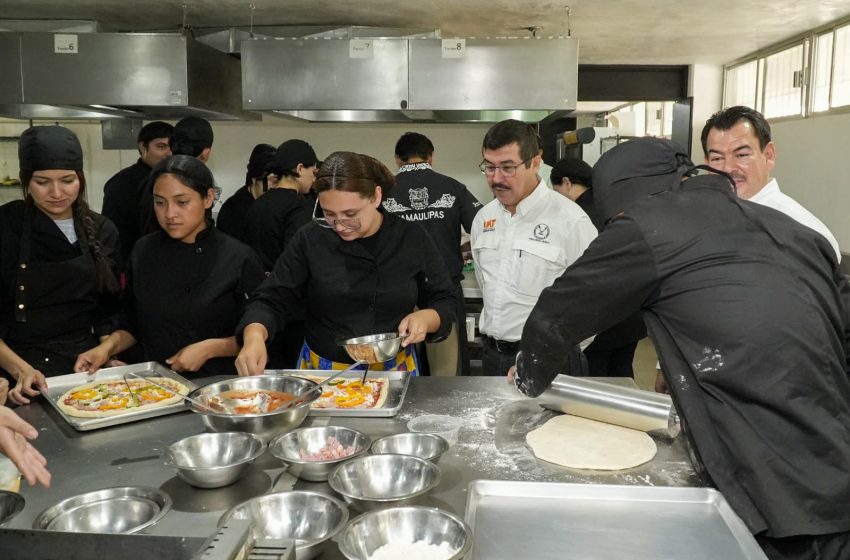  Comparte el rector logros y proyectos con estudiantes de la Facultad de Derecho Victoria