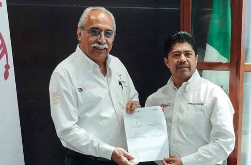 Manuel Báez Martínez firma convenio NUTRIMAR-Común