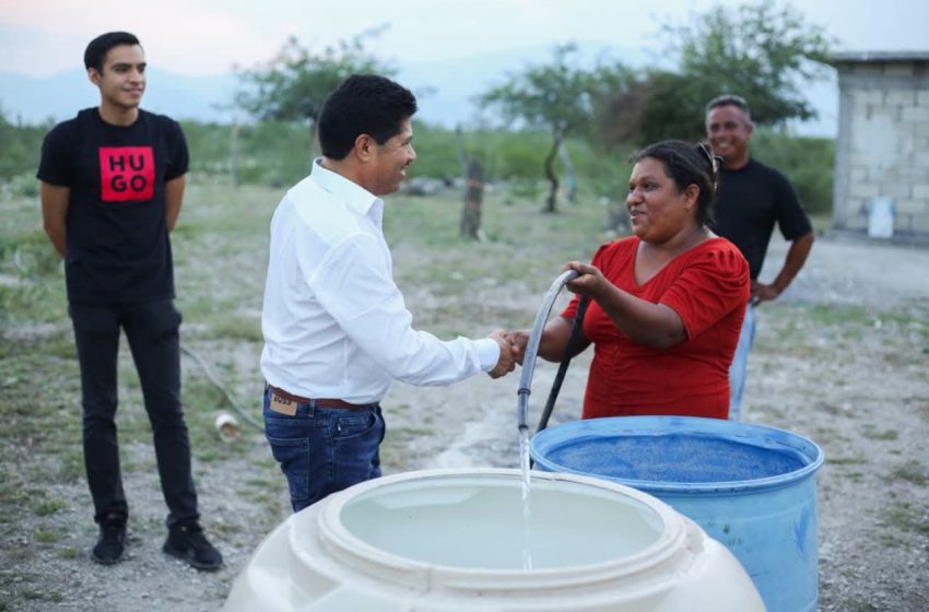 Manuel Báez Martínez realiza entrega de equipamiento de pozo profundo en Ej. Independencia