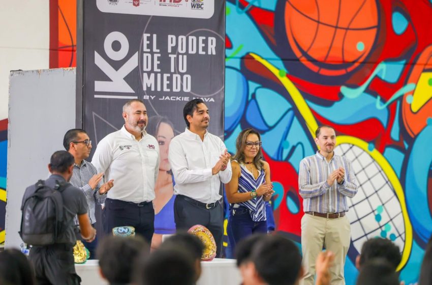  Se reunieron más de Mil jóvenes con Carlos Peña Ortiz y la boxeadora Jackie Nava