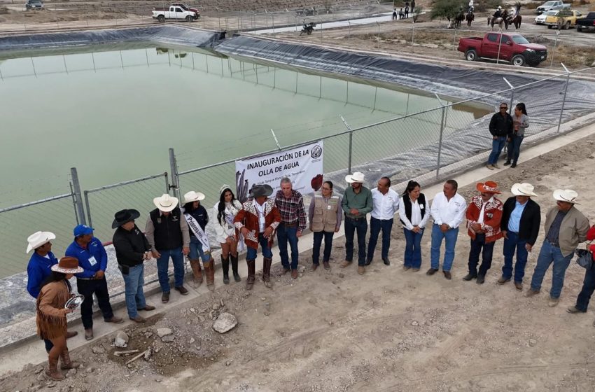  Inauguran olla de agua en Tanque Blanco