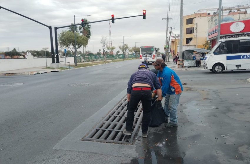  Realizaron cuadrillas municipales mantenimiento de pluviales en Reynosa