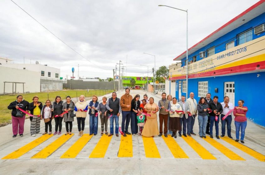  Inauguraron vecinos y Alcalde de Reynosa pavimentación de la calle Níquel en Villas de Esmeralda