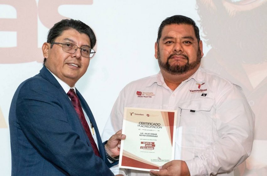  Titular de la Oficina Fiscal en Tula participa en el taller “El arte de servir a los demás”