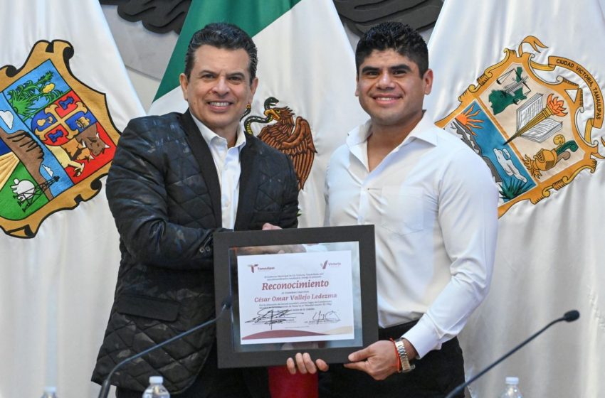  Entrega Cabildo reconocimiento a destacado deportista victorense.