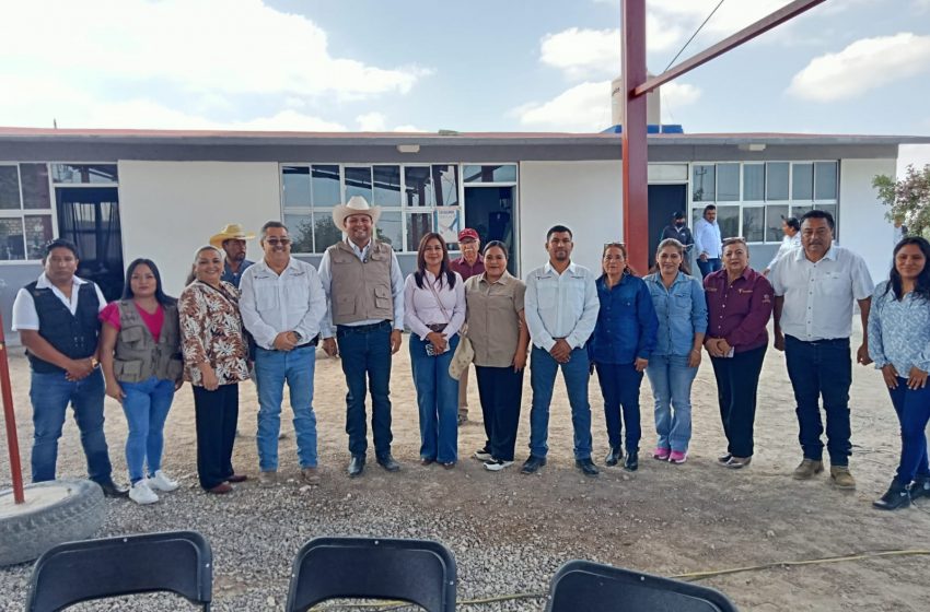  René Lara Cisneros inagura techumbre en Magdaleno Cedillo “El Coronel’