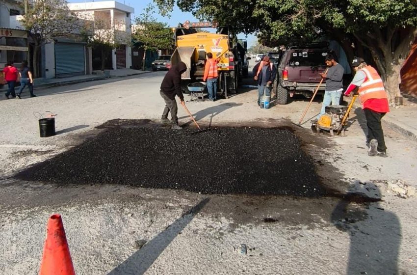  Sigue obras públicas cumpliendo con la rehabilitación de calles