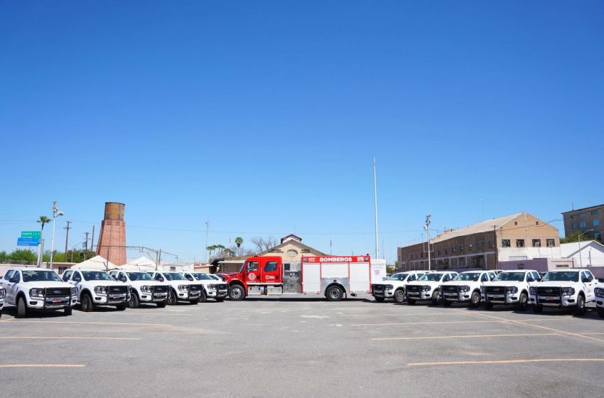  Entrega Carmen Lilia 20 unidades y una apagadora nueva a PC y Bomberos