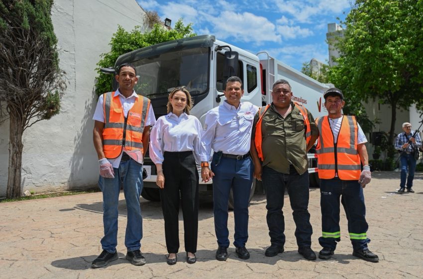  Entrega Lalo Gattás nueva unidad de recolección de basura y anuncia adquisición de dos más.