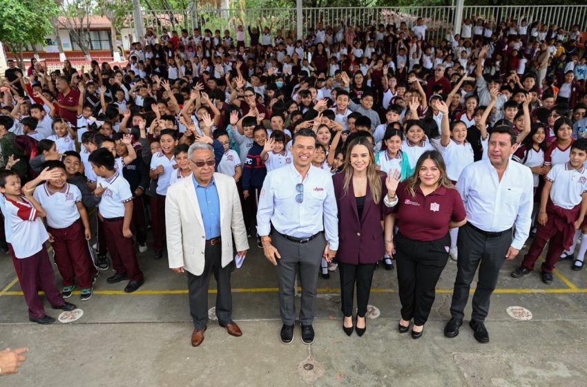  Lleva soluciones alcalde a escuela Emilio Portes Gil.
