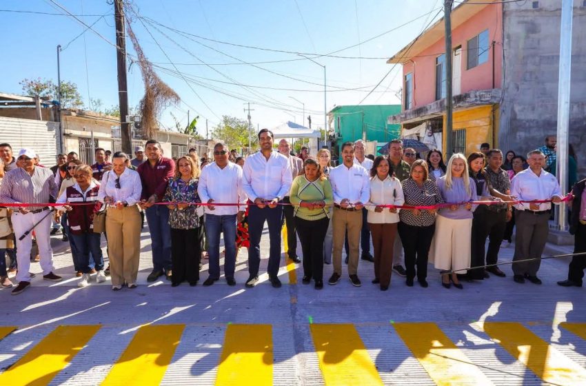  Inauguraron Carlos Peña Ortiz y vecinos, una calle más en Ampliación 16 de Septiembre