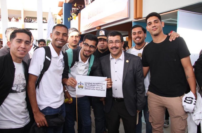  Reafirma rector de la UAT compromiso con la comunidad estudiantil