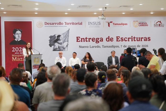  Entrega alcaldesa Carmen Lilia Canturosas 200 escrituras gratuitas a familias de Nuevo Laredo