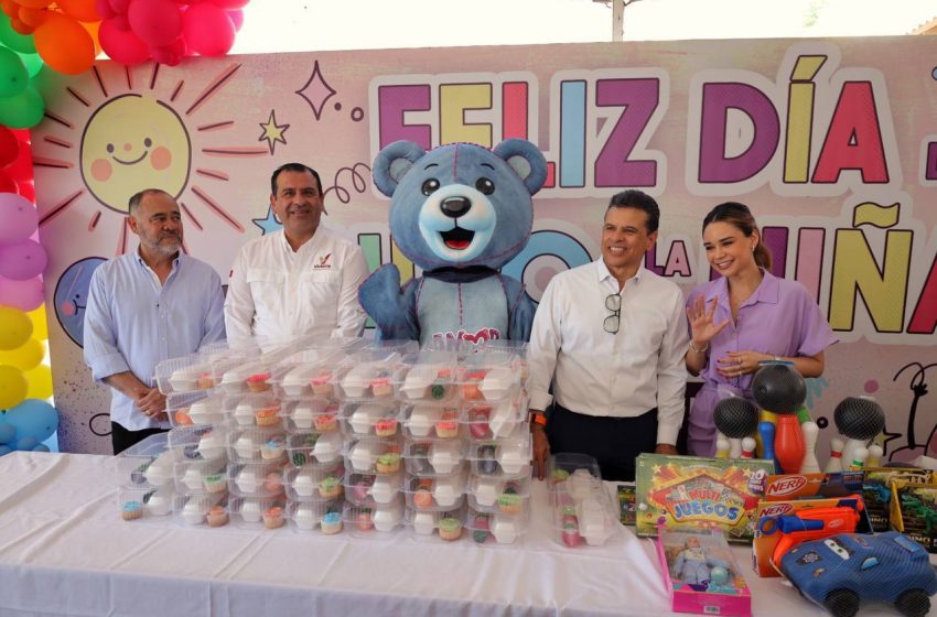  Festejan Lucy y Lalo a niñas y niños en su día.