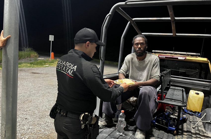  En su travesía hacia Brasil, ciclista extranjero recibe apoyo de la Guardia Estatal
