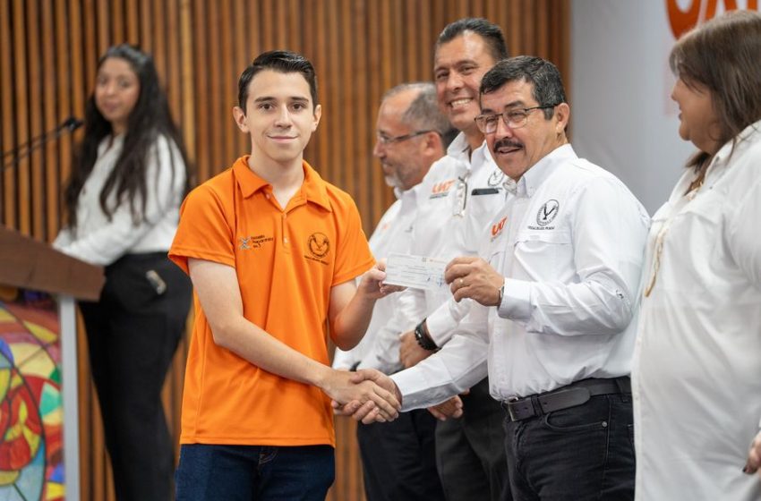  Reconoce la UAT excelencia académica con la entrega de más de 600 becas y estímulos educativos