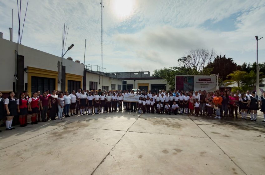  Manuel Báez Martínez cumple con hechos a la educación de Jaumave