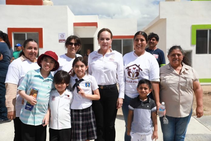  Gobierno de Carmen Lilia Canturosas transforma vida de mujeres jefas de familia con viviendas dignas