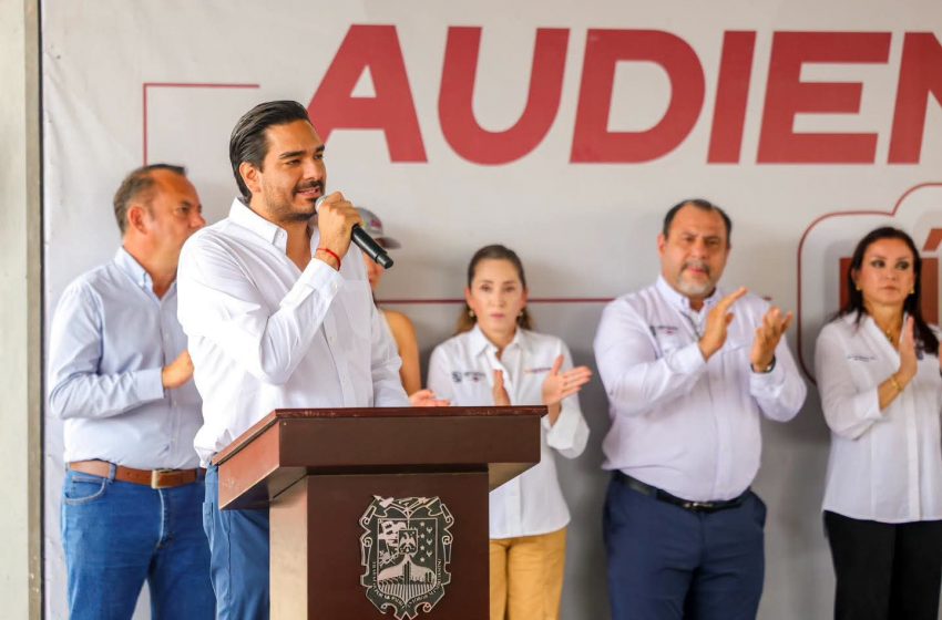  Recibieron familias de el Olmo a Carlos Peña Ortiz en escuela primaria