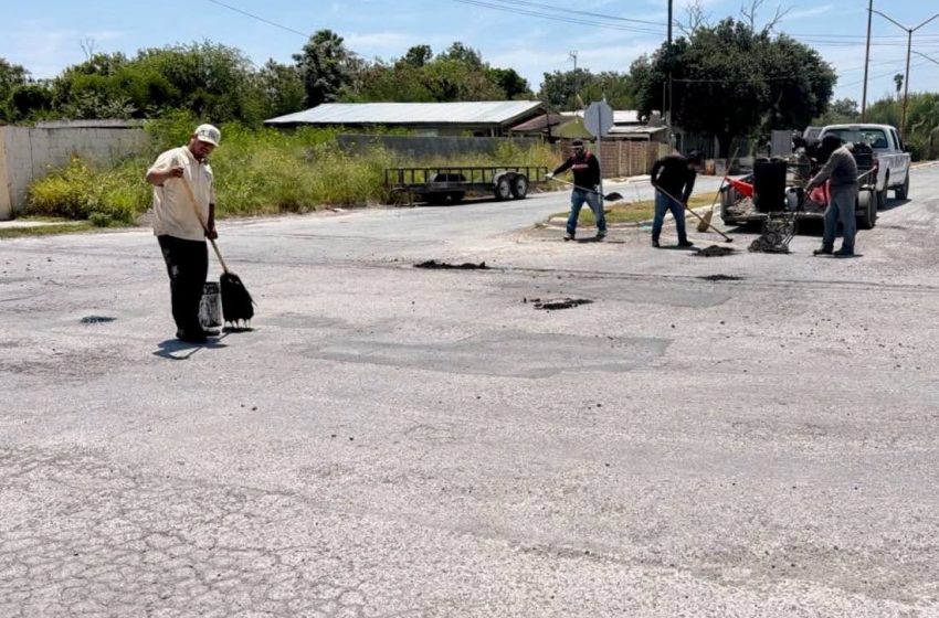  Avanza bacheo en Díaz Ordaz