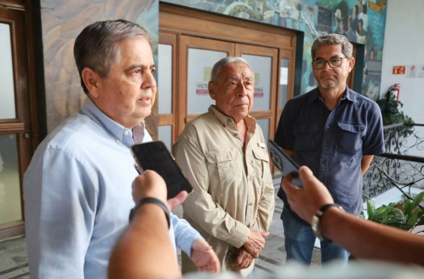  Atiende COMAPA y Obras Públicas daño en tubería de la colonia Loma Alta.