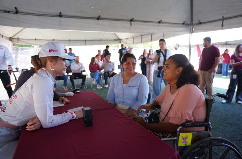  Carmen Lilia acerca servicios y apoyos a familias com “Presidencia Cerquita de Ti”