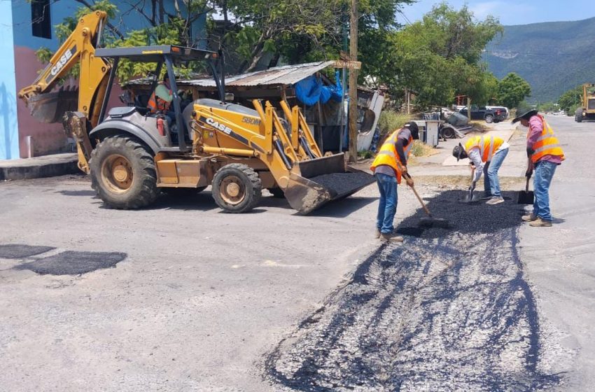  Amplían el bacheo en la colonia Miguel Alemán.