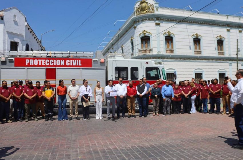  En el marco del Día del Bombero, Lalo Gattás entrega gran camión equipado.