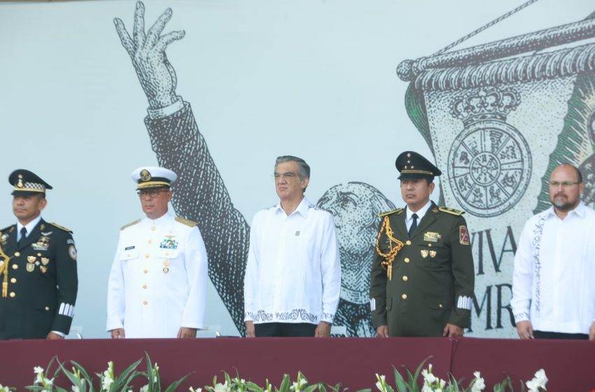  Américo preside desfile cívico-militar por el 216 aniversario de la Independencia de México