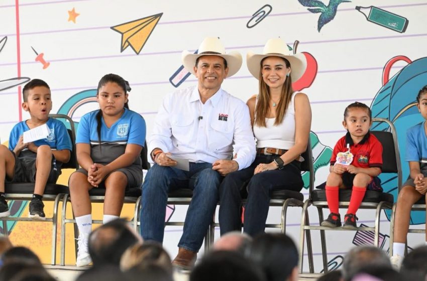  Llevan Lucy y Lalo Gattás programa «Pasos por la Educación» al ejido La Presa